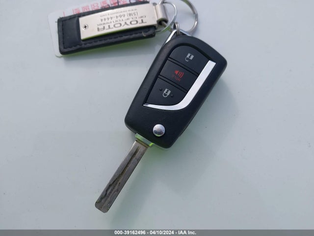 Toyota RAV4 LE 2019 JTMF1RFV8KJ021190 Image 11