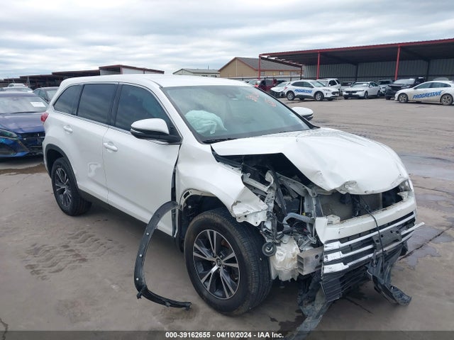 Toyota Highlander Le 2019 5TDZARFH5KS055114 main image
