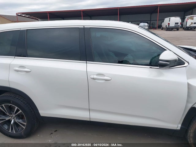 Toyota Highlander Le 2019 5TDZARFH5KS055114 Image 14