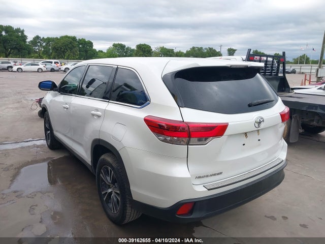 Toyota Highlander Le 2019 5TDZARFH5KS055114 Image 3