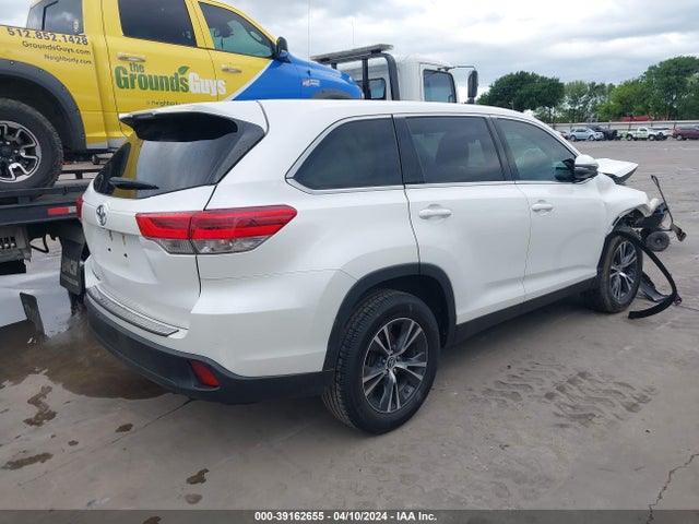 Toyota Highlander Le 2019 5TDZARFH5KS055114 Image 4