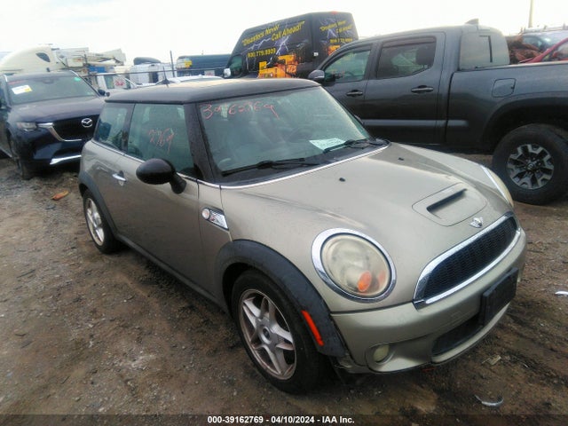 2009 MINI COOPER S WMWMF735X9TT96527 Photo 0