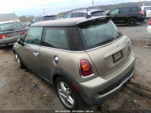 2009 MINI COOPER S WMWMF735X9TT96527 Photo 2