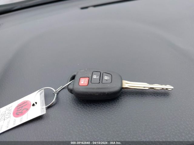 2T3ZFREV3HW341270 Toyota RAV4 LE