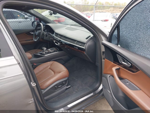 Audi Q7 3.0t Premium 2017 WA1LAAF76HD016433 Image 5