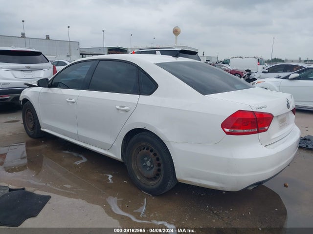 1VWAT7A38FC104222 Volkswagen Passat 1.8t S