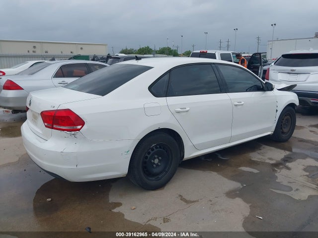 1VWAT7A38FC104222 Volkswagen Passat 1.8t S