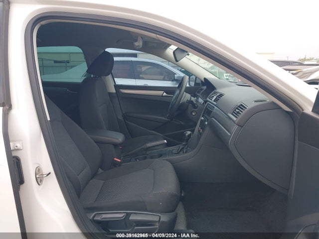 1VWAT7A38FC104222 Volkswagen Passat 1.8t S