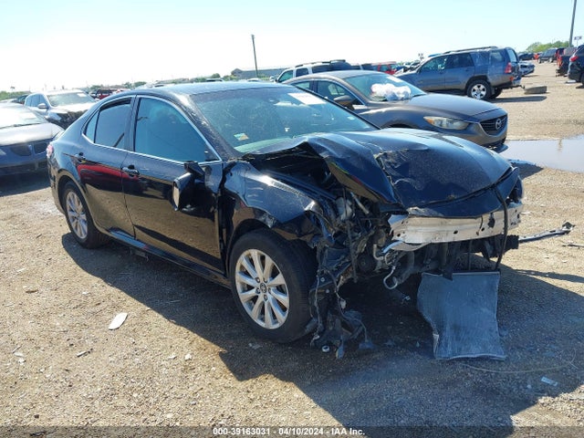 Toyota CAMRY LE 2018 4T1B11HK1JU582231 главное изображение