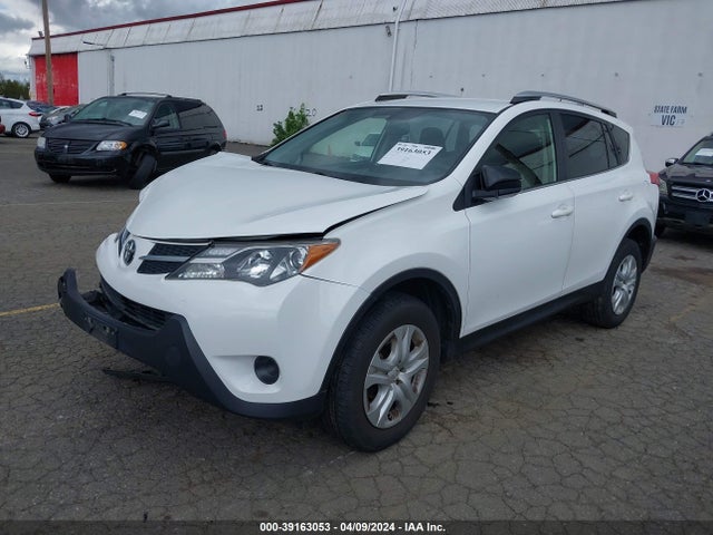 Toyota RAV4 LE 2015 JTMBFREV2FD130623 Image 2