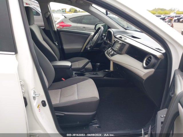 Toyota RAV4 LE 2015 JTMBFREV2FD130623 Image 5