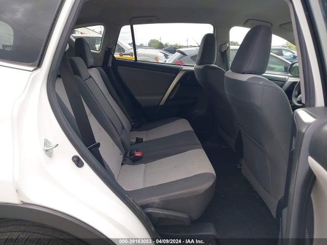 Toyota RAV4 LE 2015 JTMBFREV2FD130623 Image 8