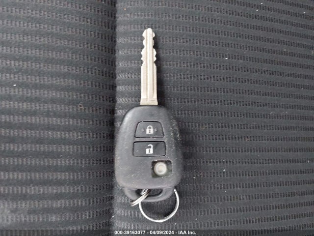 Toyota RAV4 LE 2016 JTMZFREV6GJ085641 Image 11