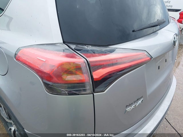 Toyota Rav4 Xle 2017 2T3WFREV0HW354822 Image 17
