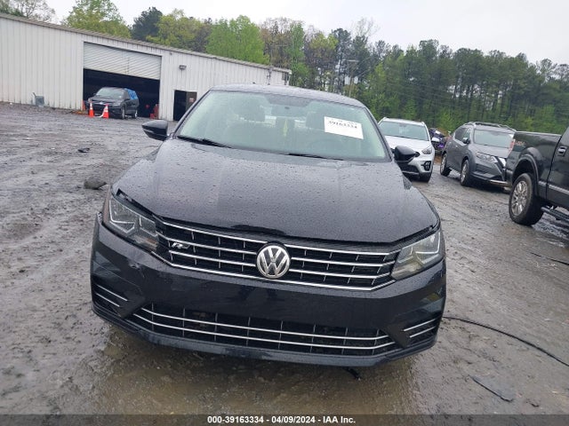 1VWDT7A32HC015570 Volkswagen Passat 1.8t R-line