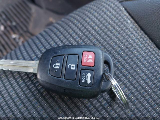 2T1BURHE0JC066010 Toyota COROLLA SE