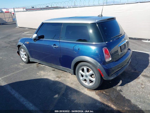 2006 MINI COOPER WMWRC33576TK72315 Photo 2