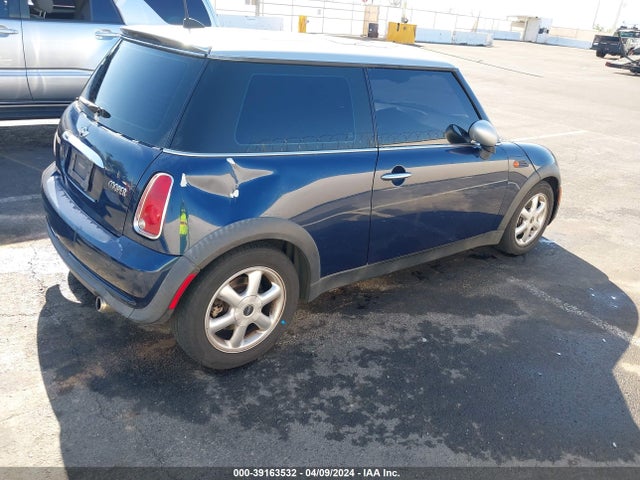 2006 MINI COOPER WMWRC33576TK72315 Photo 3