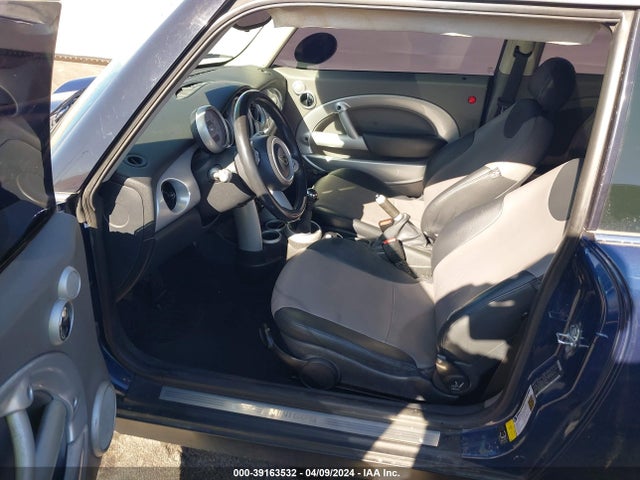 2006 MINI COOPER WMWRC33576TK72315 Photo 4