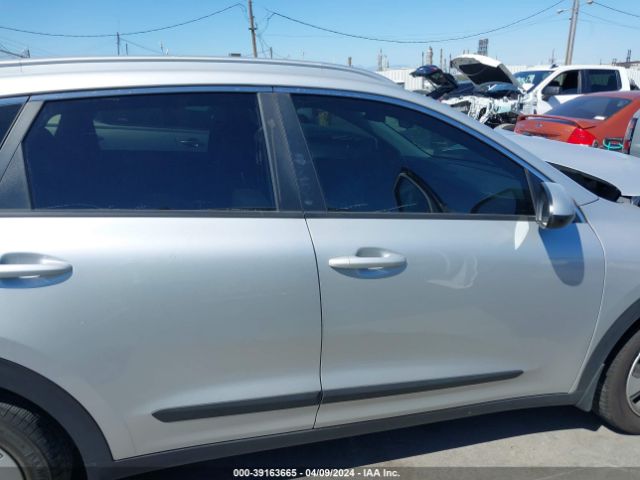 KNDCB3LC2L5435205 KIA NIRO LX
