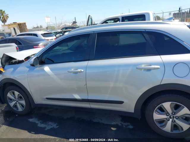 KNDCB3LC2L5435205 KIA NIRO LX