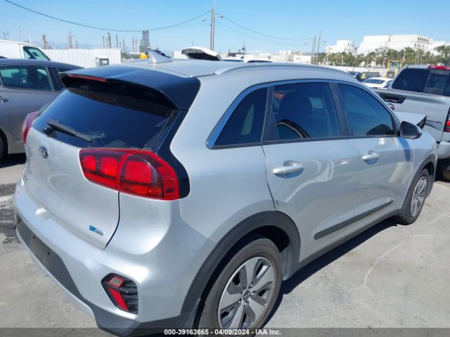 KNDCB3LC2L5435205 KIA NIRO LX