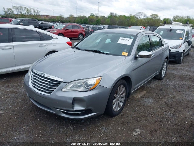 Chrysler 200 Limited 2014 1C3CCBCG1EN172884 Image 2