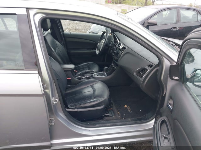 Chrysler 200 Limited 2014 1C3CCBCG1EN172884 Image 5