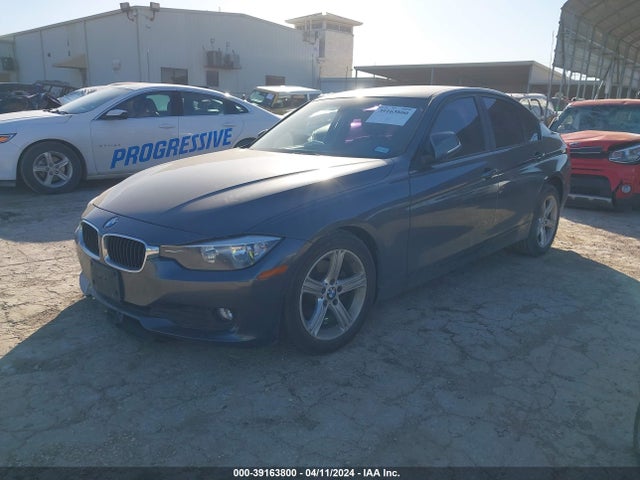 BMW 320i 2015 WBA3B1C5XFK138398 Image 2