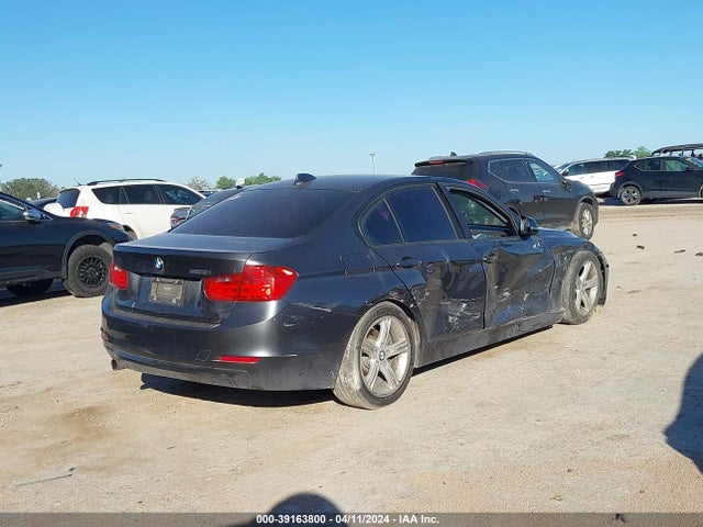 BMW 320i 2015 WBA3B1C5XFK138398 Image 4