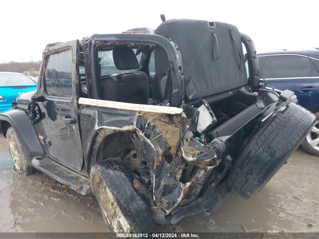1C4GJXAN0JW188970 Jeep Wrangler Sport S 4x4