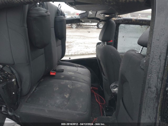 1C4GJXAN0JW188970 Jeep Wrangler Sport S 4x4