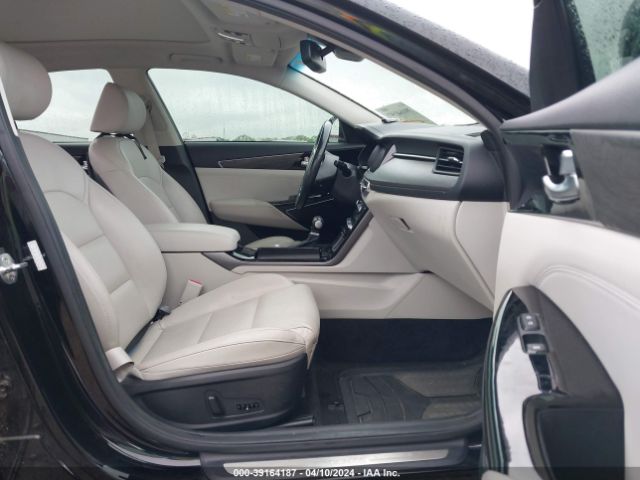 KNALC4J14L5236769 KIA Cadenza Technology