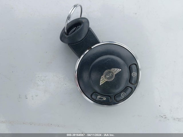 2010 MINI COOPER CLUBMAN WMWML3C5XATX36927 Photo 10