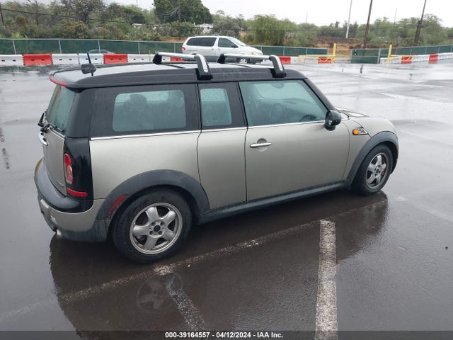 2010 MINI COOPER CLUBMAN WMWML3C5XATX36927 Photo 3