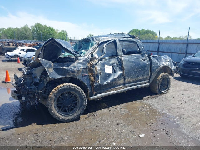 RAM 1500 Night  4x4 5'7 Box 2017 1C6RR7MT5HS838185 Image 2