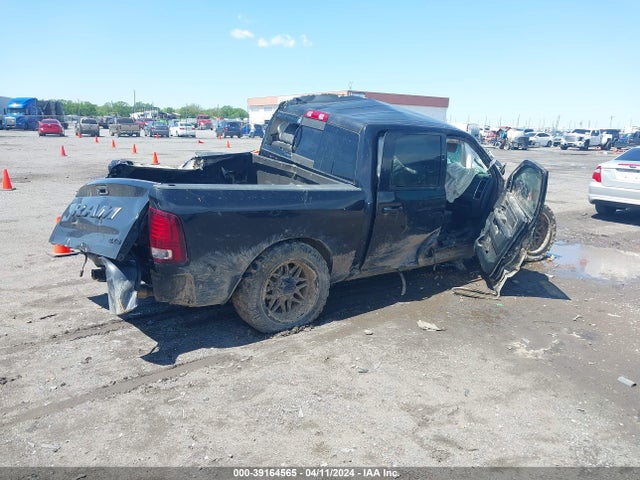 RAM 1500 Night  4x4 5'7 Box 2017 1C6RR7MT5HS838185 Image 4