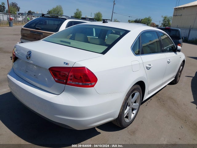 1VWAT7A3XFC110166 Volkswagen Passat 1.8t Limited Edition