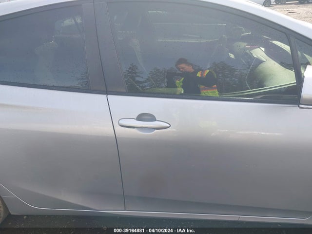Toyota Prius Two 2017 JTDKBRFUXH3047662 Image 14