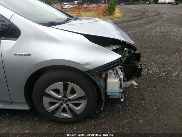 Toyota Prius Two 2017 JTDKBRFUXH3047662 Image 18