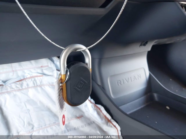 Rivian R1s Adventure 2023 7PDSGABA7PN004701 Image 11