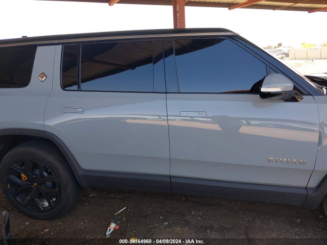 Rivian R1s Adventure 2023 7PDSGABA7PN004701 Image 13