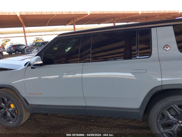 Rivian R1s Adventure 2023 7PDSGABA7PN004701 Image 14