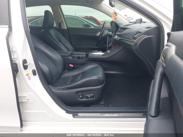 JTHKD5BH7F2213844 Lexus CT 200H
