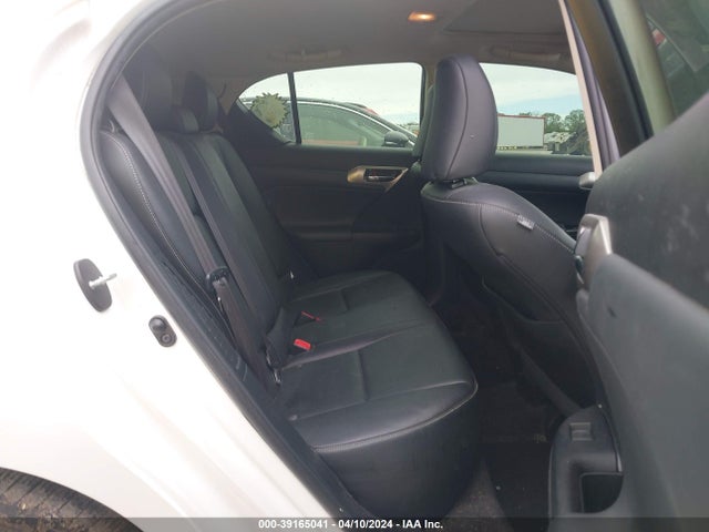 JTHKD5BH7F2213844 Lexus CT 200H