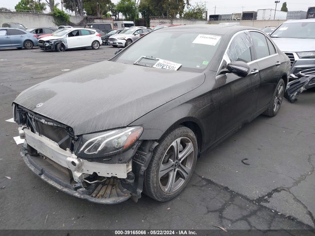 Mercedes-Benz E 300 2019 WDDZF4JB4KA611164 Image 2