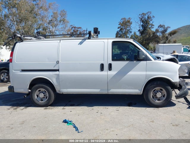 Chevrolet Express 2500 Work Van 2018 1GCWGAFP4J1339520 Image 13