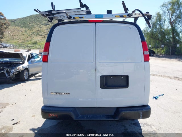 Chevrolet Express 2500 Work Van 2018 1GCWGAFP4J1339520 Image 16