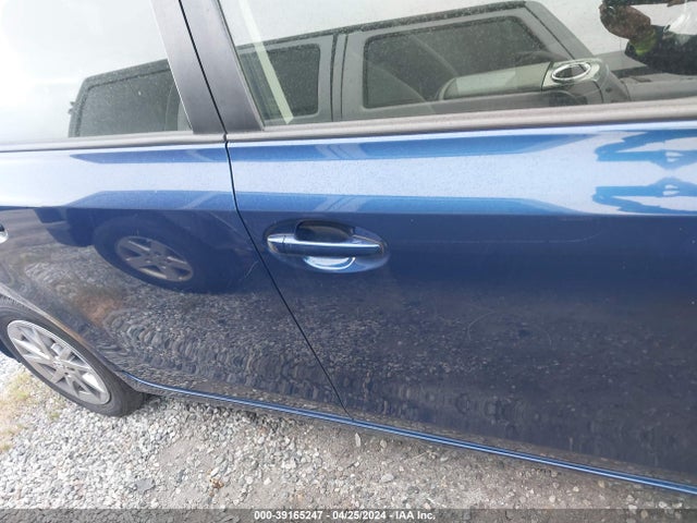 Toyota Prius V Three 2017 JTDZN3EU1HJ069503 Image 13