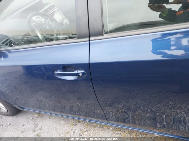 Toyota Prius V Three 2017 JTDZN3EU1HJ069503 Image 14